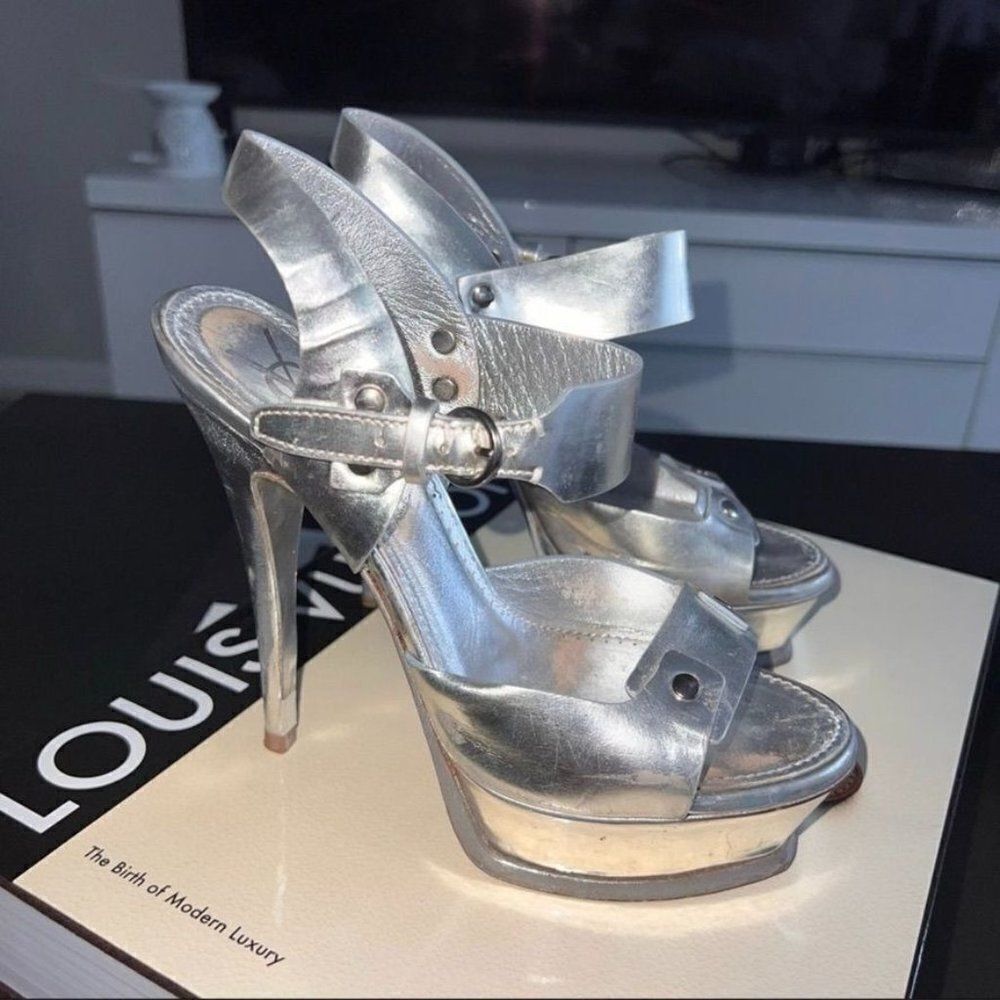 YVES SAINT LAUREN Paris Laurent Paris Metallic Silver Leather Size 35.5